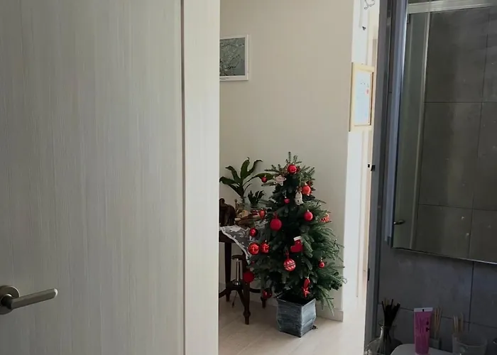 Itaewon Female Only Living With Host *