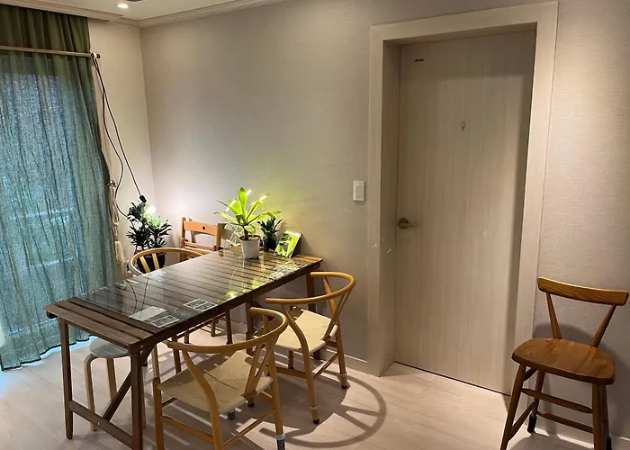 Itaewon Female Only Living With Host * ソウル特別市