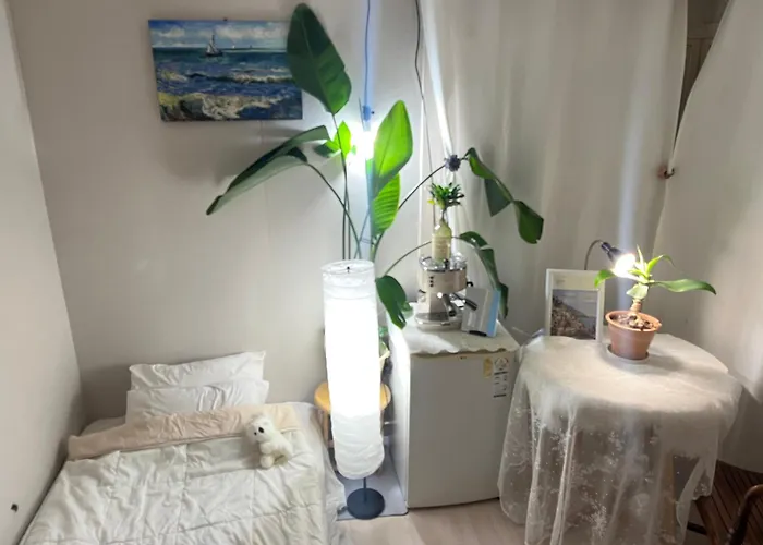 Itaewon Female Only Living With Host ホームステイ *