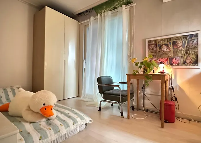 Itaewon Female Only Living With Host Pansiyon *