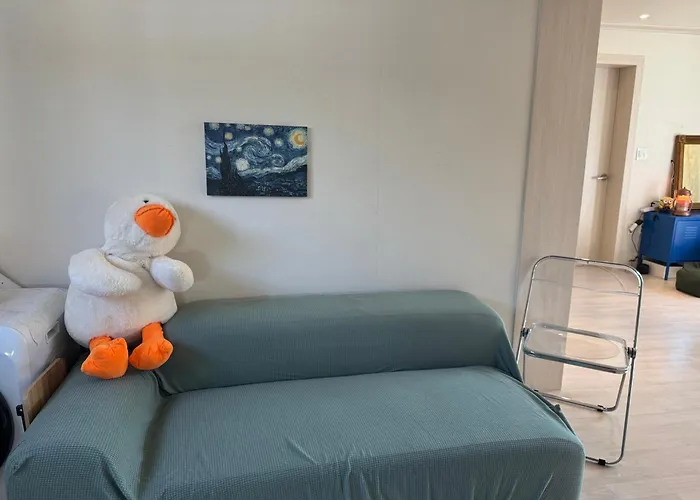 Itaewon Female Only Living With Host *