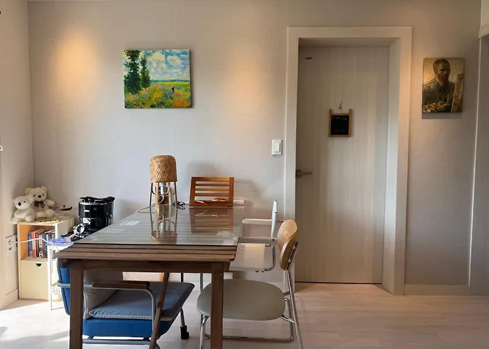 Itaewon Female Only Living With Host * Seul